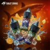 SALT SHAQ 鯊克「彩鯊系列」尼古丁鹽煙油形象主圖。展示 35mg (3.5%) 濃度包裝，包含熱銷口味：紫冰 (Purple Ice)、橙冰 (Orange Ice) 與冰紅茶 (Ice Black Tea)。背景帶有標誌性鯊魚剪影與動感水花。