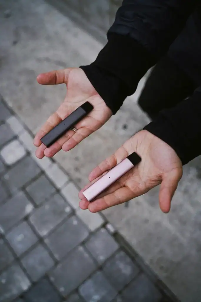 廚師佳釀煙油評測：36mg 尼古丁鹽擊喉感、11款口味實測與小煙設備搭配指南
